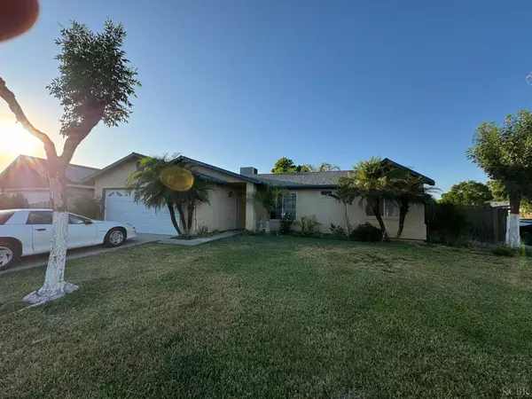 1102 W Edison Court W, Hanford, CA 93230
