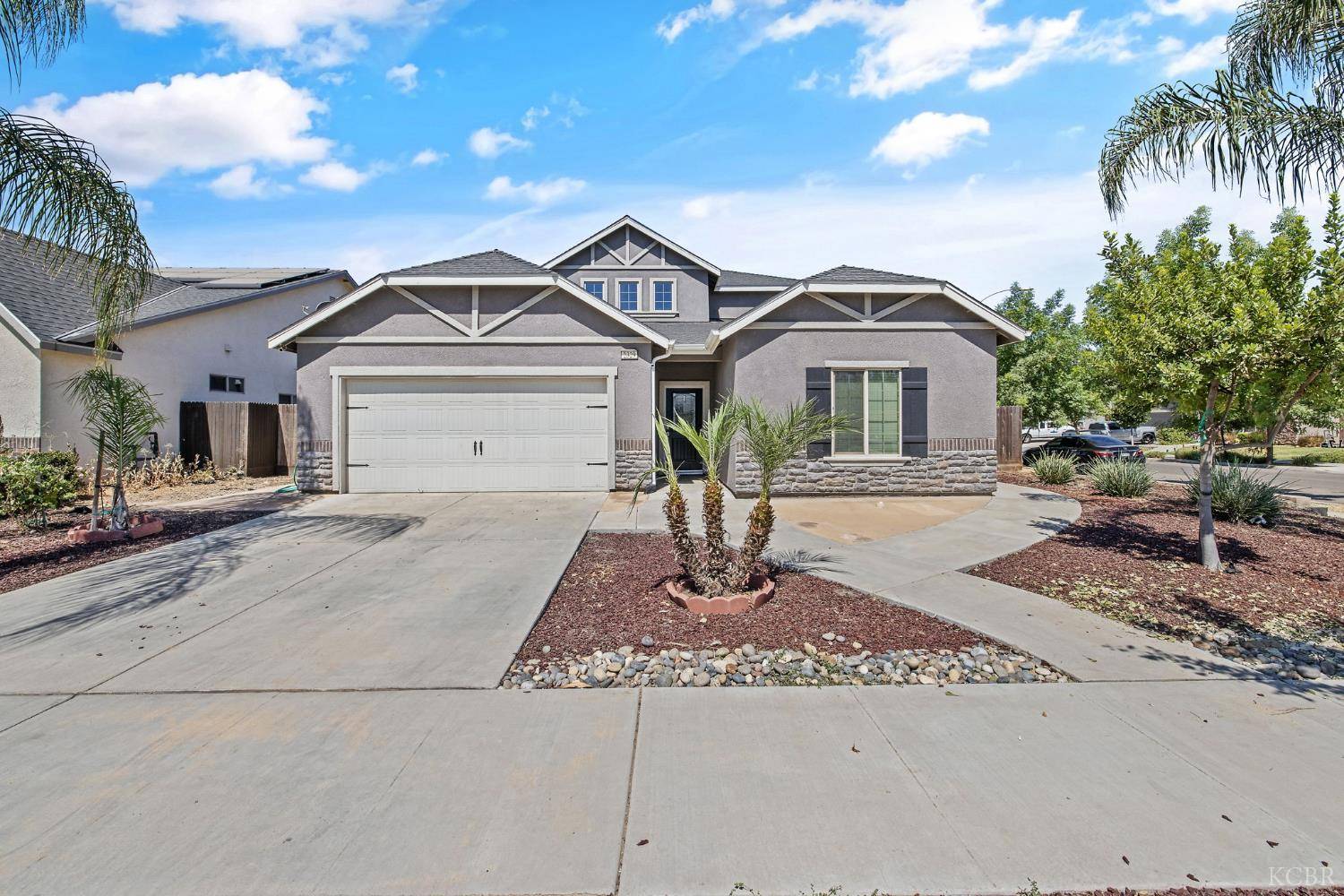 2329 N Hall Court, Visalia, CA 93291