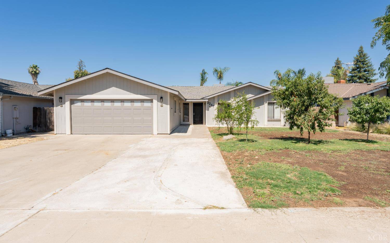2241 S Valley Street, Visalia, CA 93277