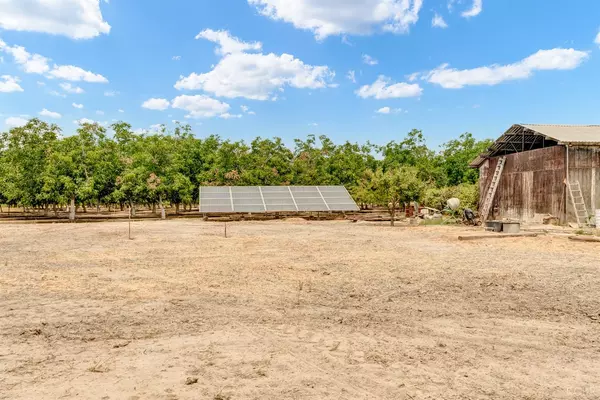 Laton, CA 93242,1812 Coleman Avenue