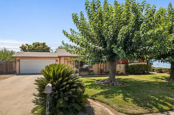 1025 W Dove Drive, Visalia, CA 93291