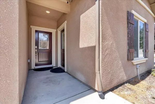 Hanford, CA 93230,1218 N Carroll Court