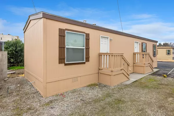 1719 33 W Olive Avenue, Fresno, CA 93728