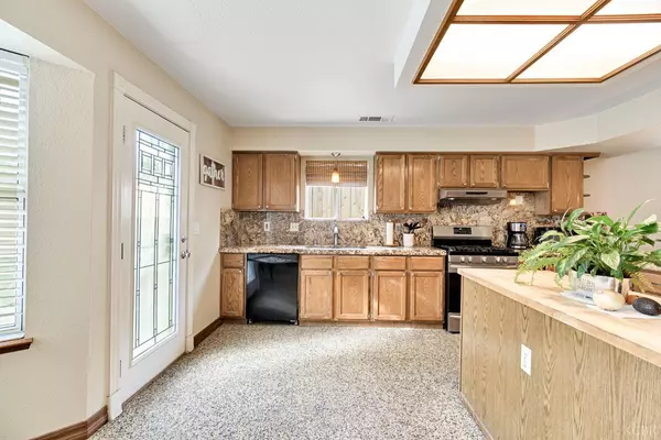 Lemoore, CA 93245,73 Devon