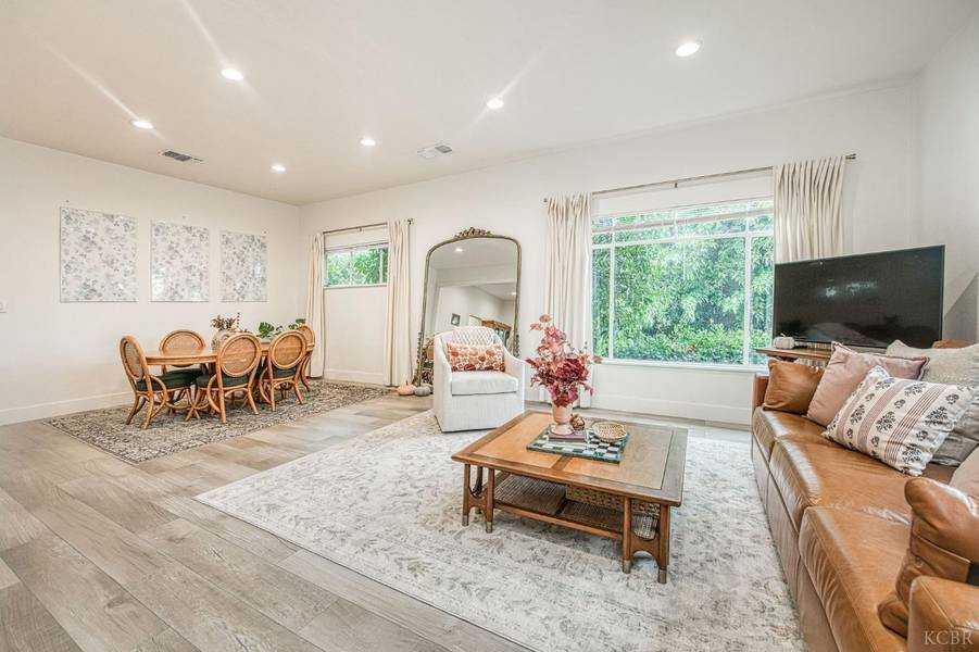 343 6th Avenue Drive, Kingsburg, CA 93631