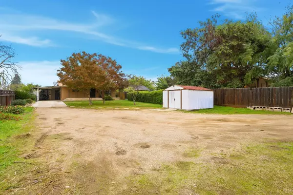 Woodlake, CA 93286,469 Pomegranate