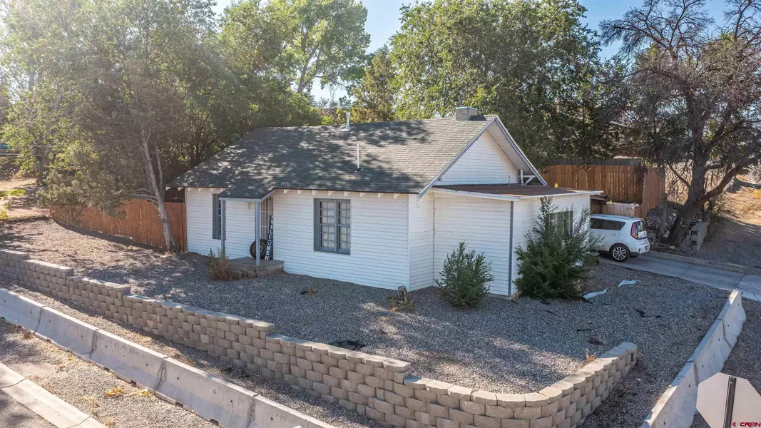 612 Lovers Lane, Aztec, NM 87410