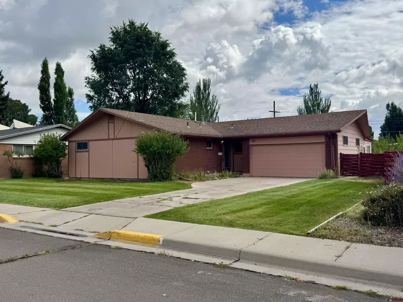 82 Sierra Avenue, Alamosa, CO 81101