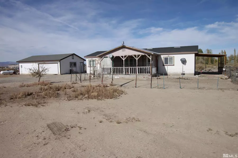 8 Sara Cir, Yerington, NV 89447