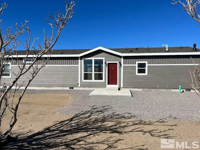 5215 Lemon St, Silver Springs, NV 89429-7996