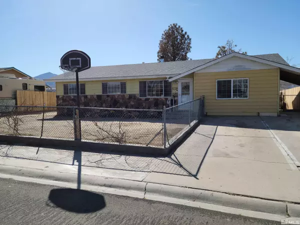 135 Candelaria St, Hawthorne, NV 89415