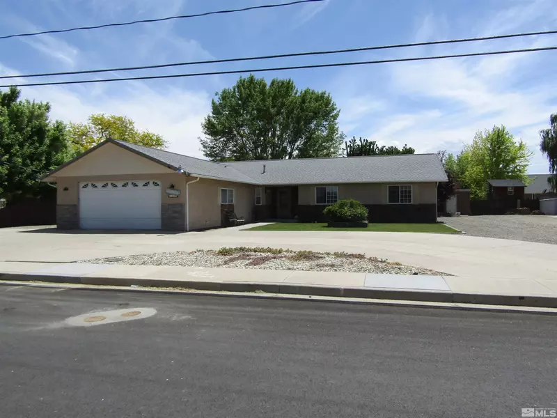 475 Pearl St, Yerington, NV 89447-2338