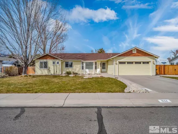 1744 Oakwood Dr, Minden, NV 89423