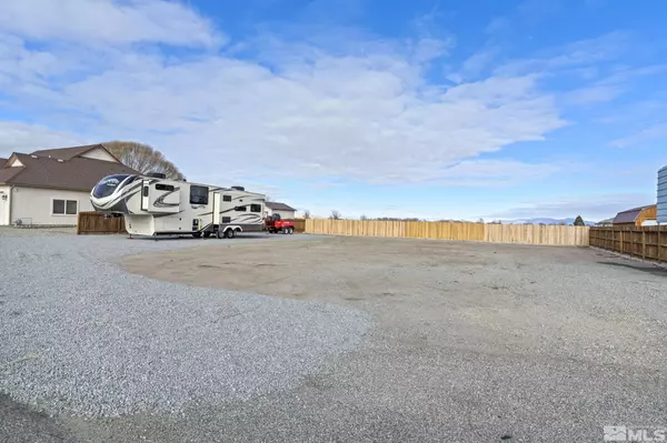 32 Fairway Dr, Yerington, NV 89447