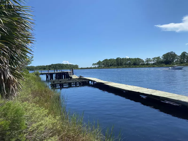 839 Mariners Court, Carrabelle, FL 32322