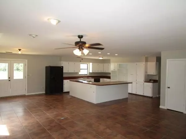 Bristol, FL 32321,10587 NW Azalea Street