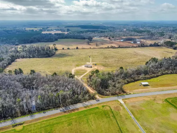 Graceville, FL 32440,879 Tri County Road