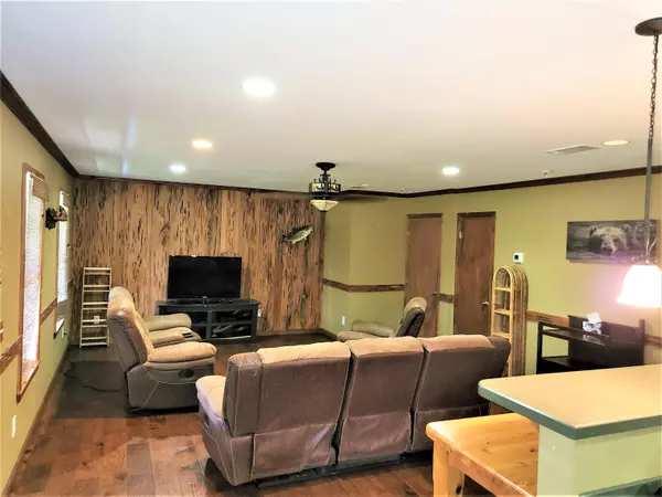 Hosford, FL 32334,18027 NE CR 67-A Road