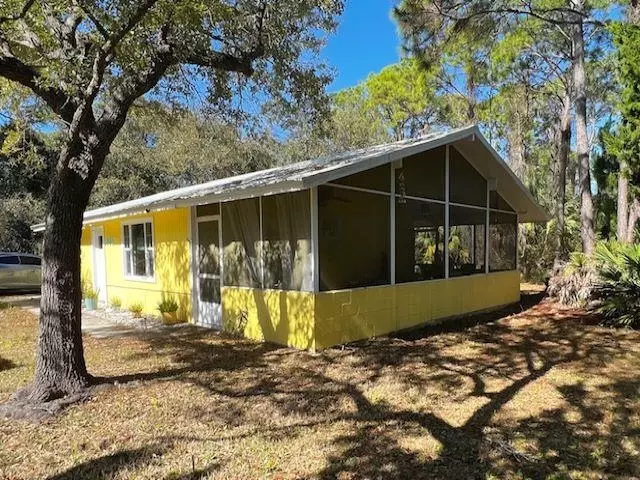 St George Islan, FL 32328,825 W Pine Avenue