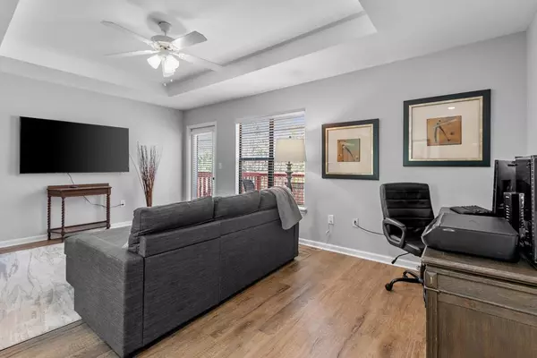 Tallahassee, FL 32304,741 White Drive #12