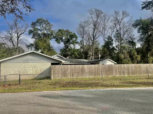 27 Hickory Avenue, Crawfordville, FL 32327