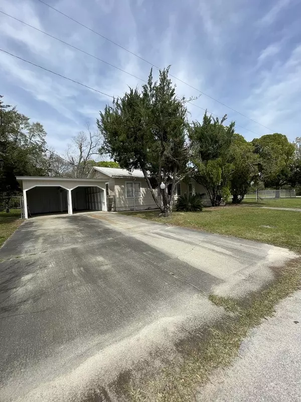 Hosford, FL 32334,15841 NE Moore Street