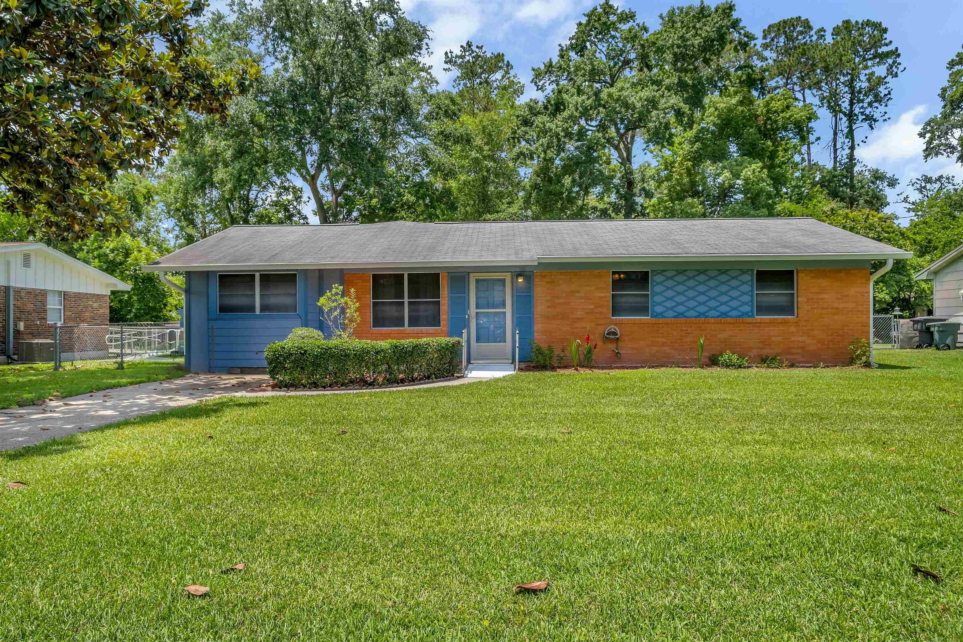 820 Essex Drive, Tallahassee, FL 32304