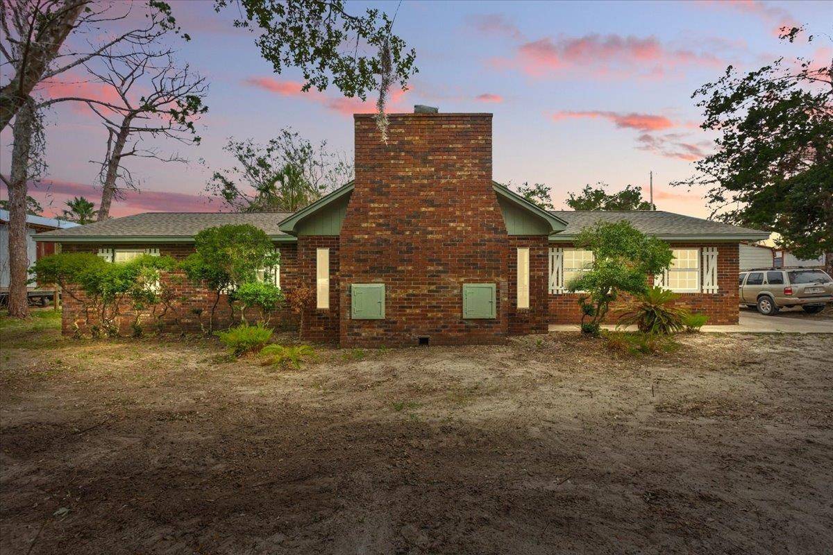 907 SE Second Avenue, Steinhatchee, FL 32359
