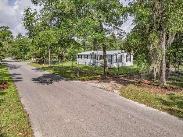 54 Hickory Avenue, Crawfordville, FL 32327