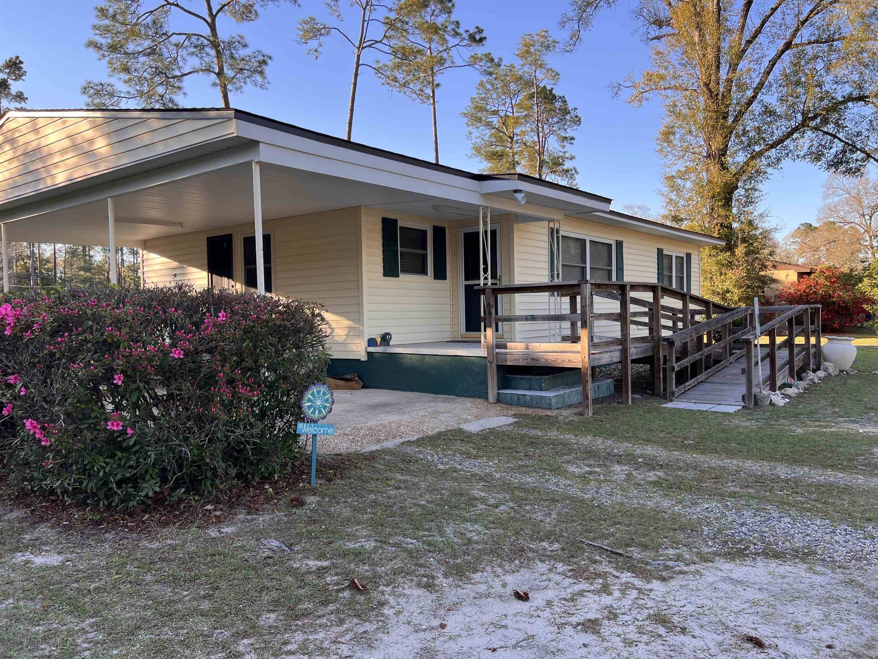 8 Cottonwood Street, Crawfordville, FL 32327