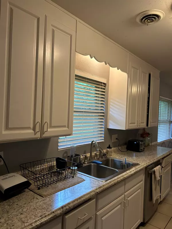 Tallahassee, FL 32303,1906 Sunset Lane