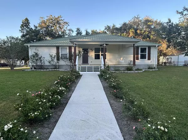 88 Dickson, Sopchoppy, FL 32358