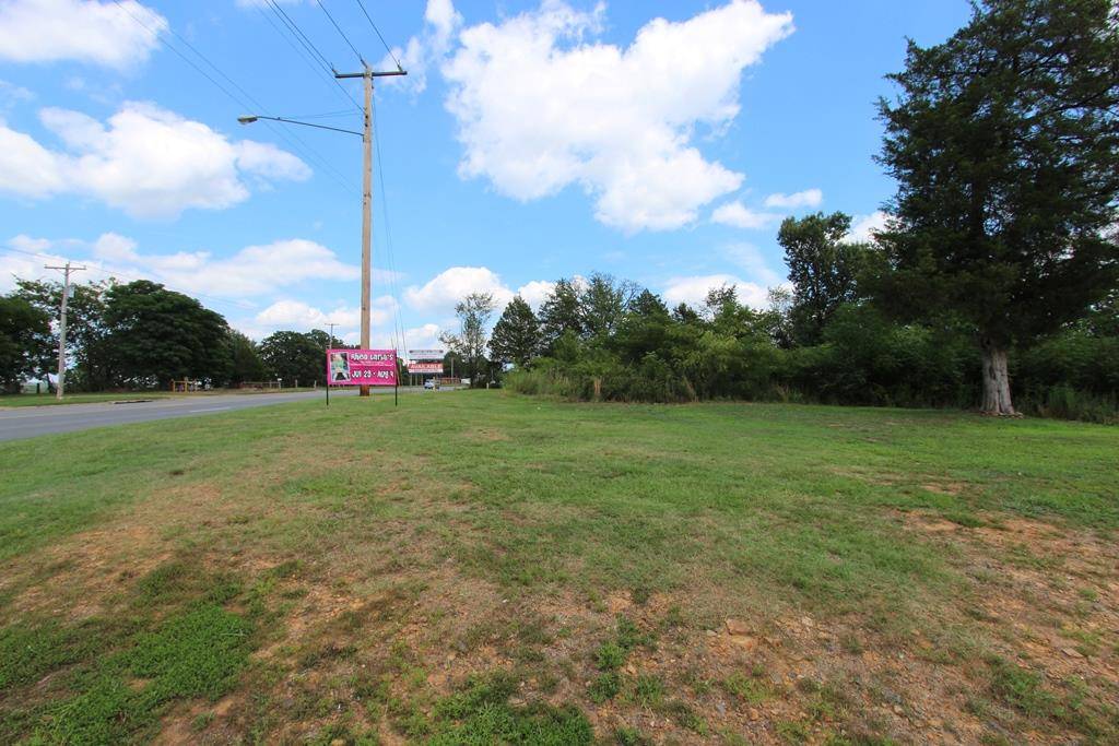 Conway, AR 72032,2515 E Oak Street