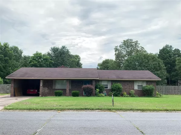 1114 South Cedar St, Stuttgart, AR 72160