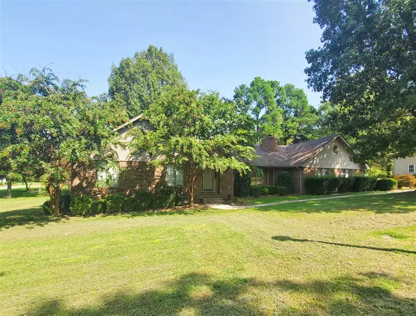 565 Pecan Ln, Piggott, AR 72454