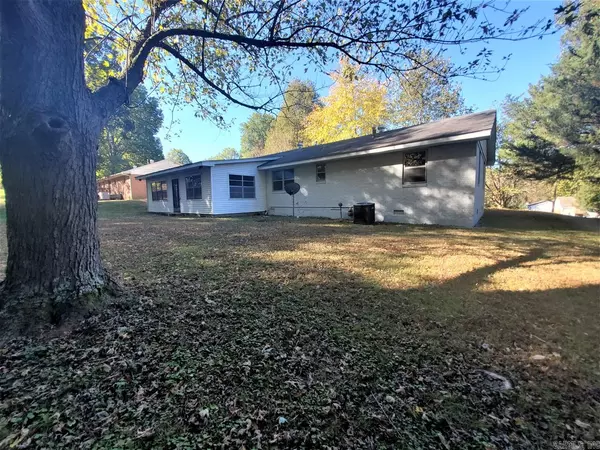 Piggott, AR 72454,592 S 12th Ave