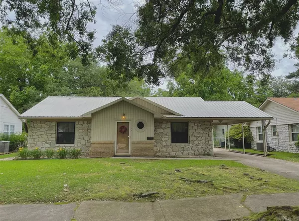 1406 W. Oak, El Dorado, AR 71730