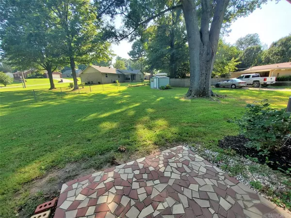 Piggott, AR 72454,980 Homecrest