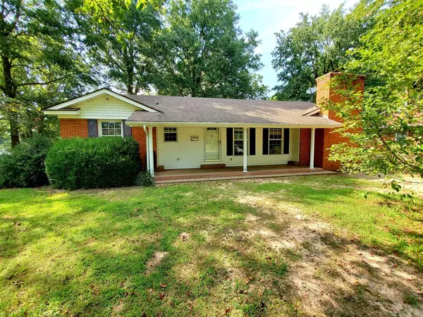 Piggott, AR 72454,865 S Houston