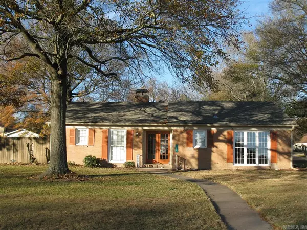 504 W 17th, Stuttgart, AR 72160