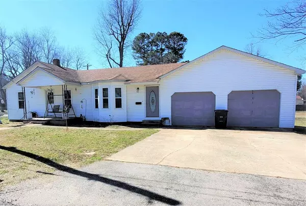 Piggott, AR 72454,595 S Houston