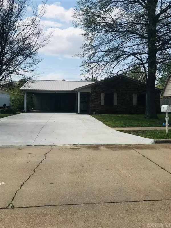 Blytheville, AR 72315,913 Hickory Lane