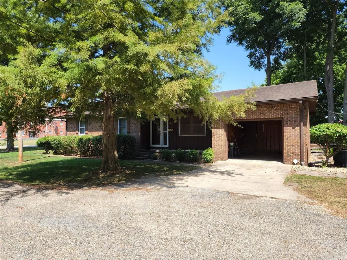 Piggott, AR 72454,236 S 6th