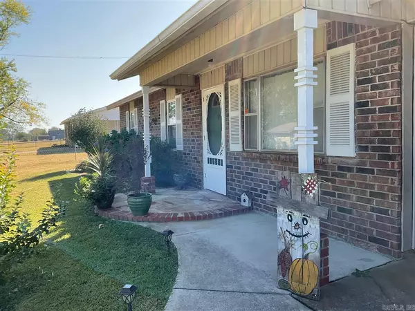 1806 East Harkey, Paris, AR 72855