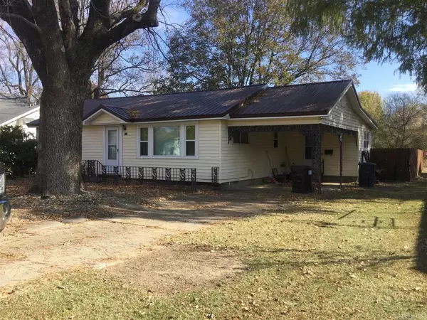 370 South 7th St, Piggott, AR 72454