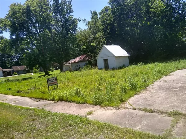 306 n express, Paris, AR 72855