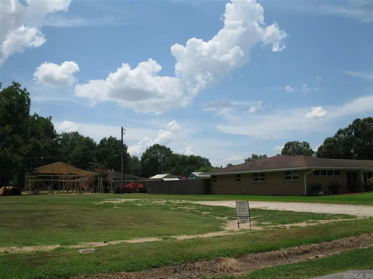 Stuttgart, AR 72160,409 W 11th