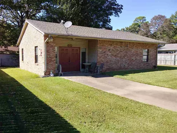 1102 Rhine St, White Hall, AR 71602