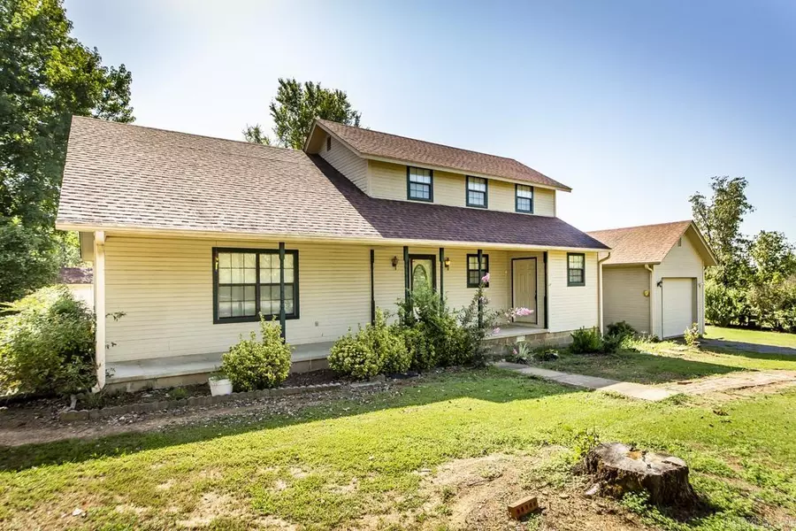 102 Star Road, Romance, AR 72136