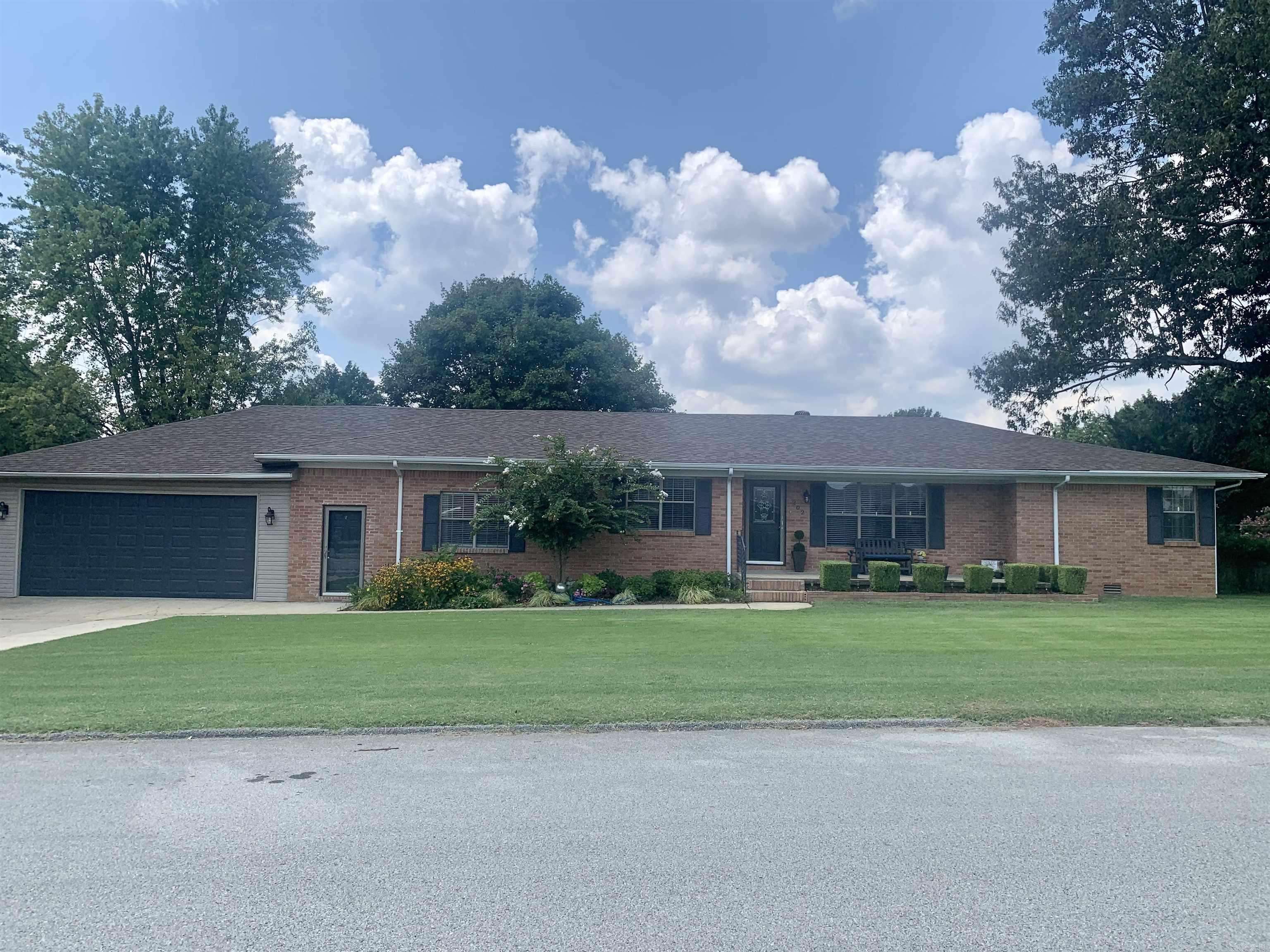 202 Rosewood, Paragould, AR 72450